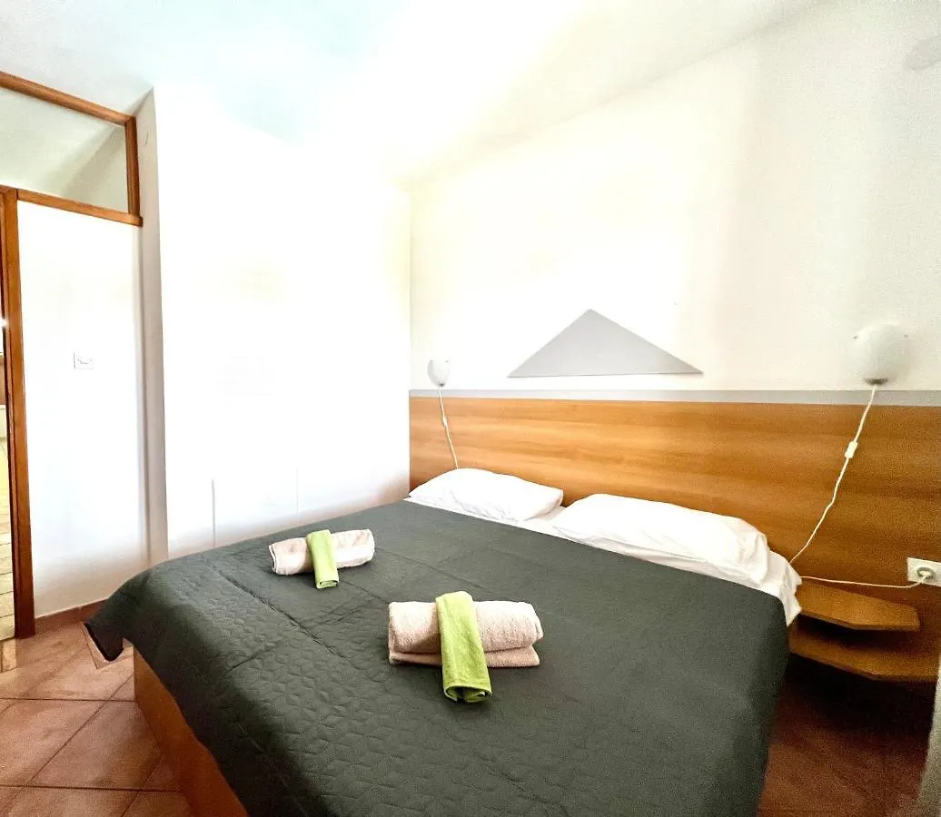 Linc Rooms & Apartments Banjole Affittacamere